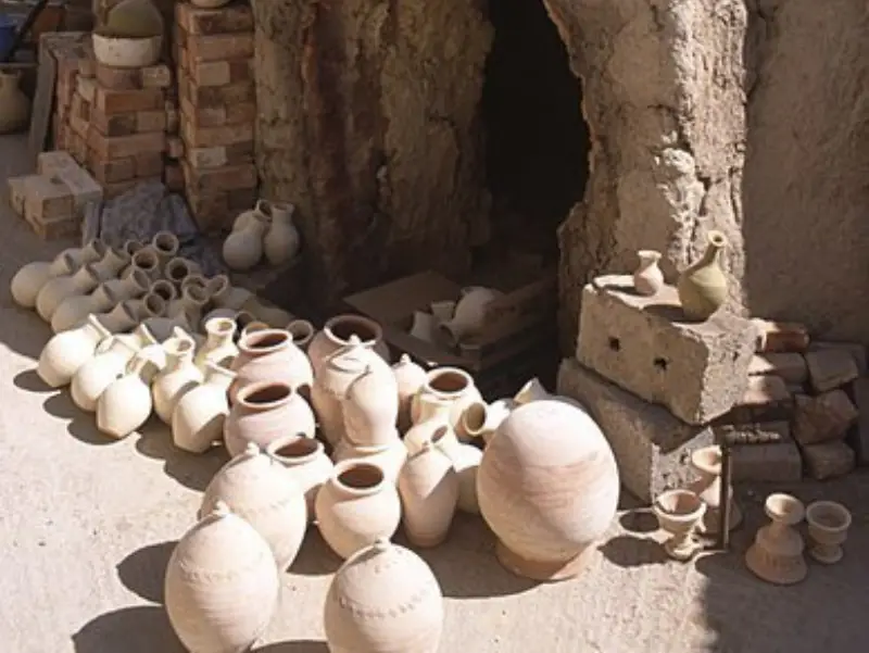 05-3d Bahla pottery