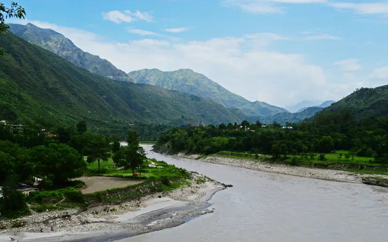 08-4a A view of Sutlej river Himachal Pradesh India