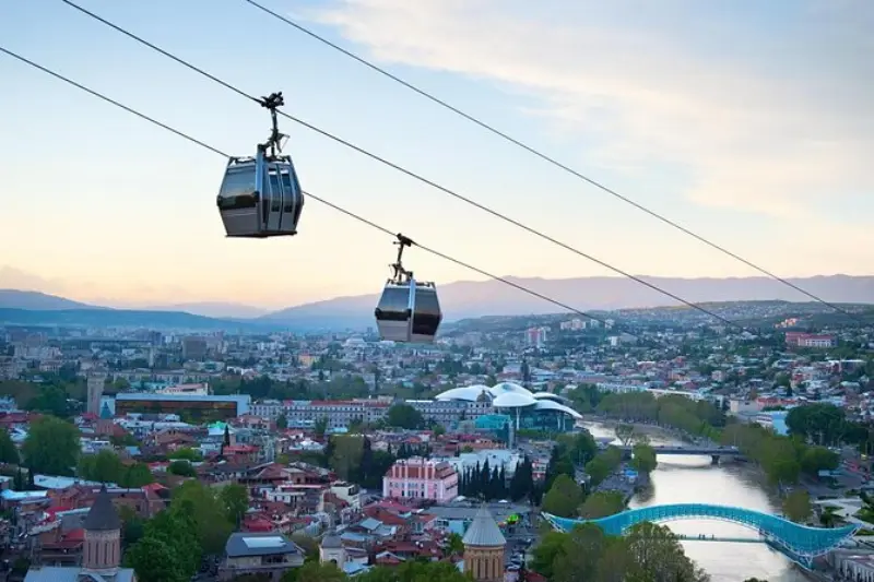 A02-01a Cable car ride in tbilisi
