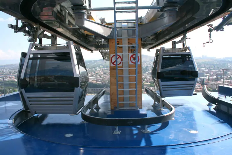 A02-01b Cable car ride in tbilisi